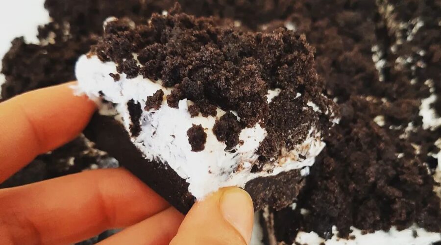 No-bake oreo cheesecake bars